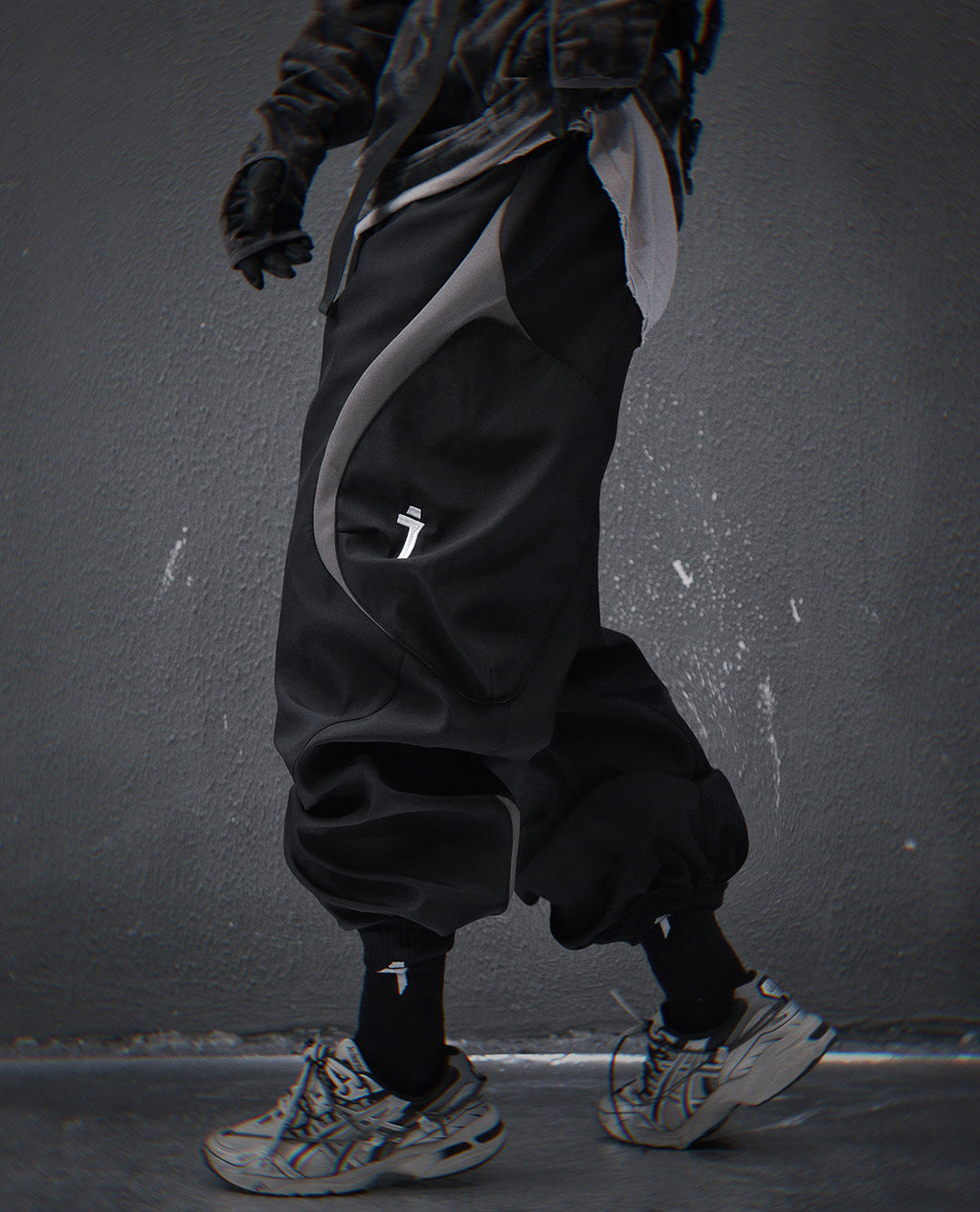 HiP44 Black Alien Tech Joggers