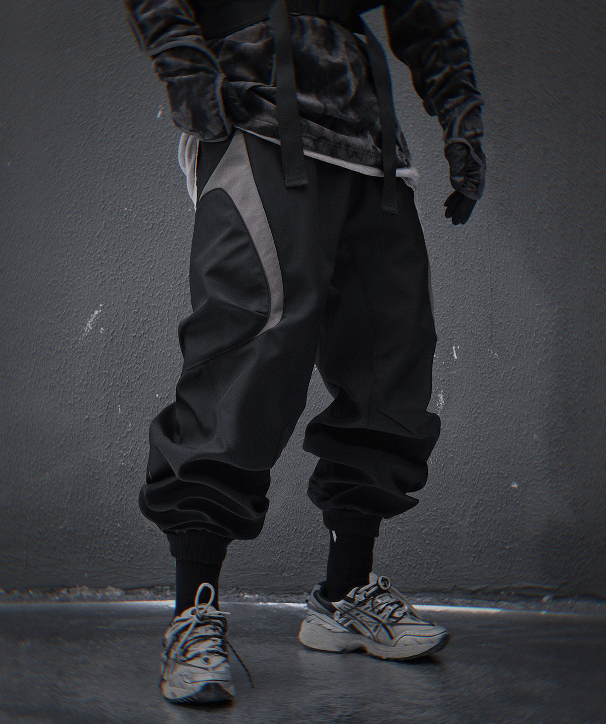 HiP44 Black Alien Tech Joggers